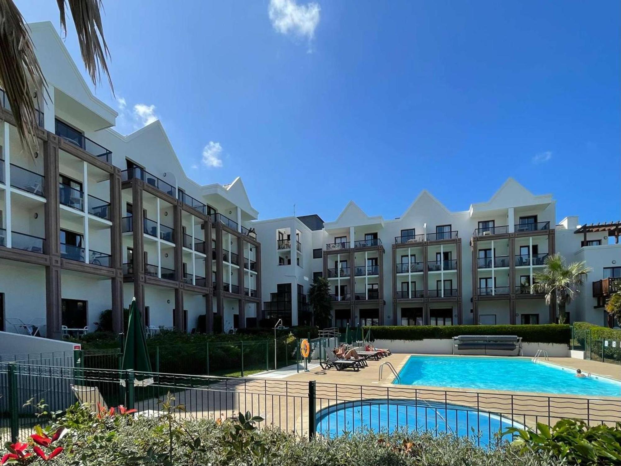 3 Etoiles Avec Piscine Chauffee, A 50m De La De Trestraou, - Fr-1-542-49 * Perros-Guirec